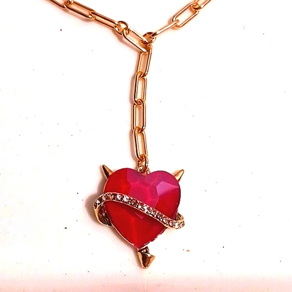 Stunning! BETSEY JOHNSON Heart ❤️ Design Pendant Necklace Sparkles!